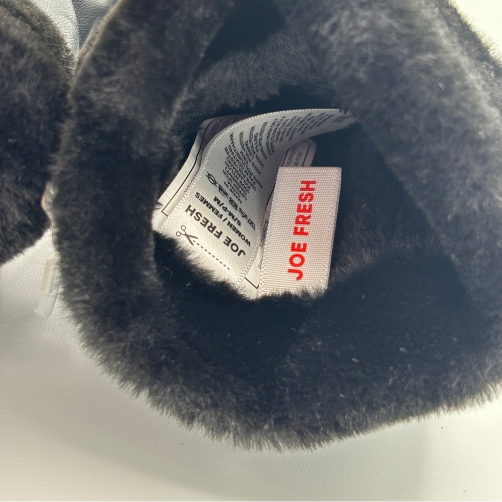 Joe Fresh Women’s Black Quilted Gloves with Faux Fur Trim size Small- Medium - Picture 7 of 12